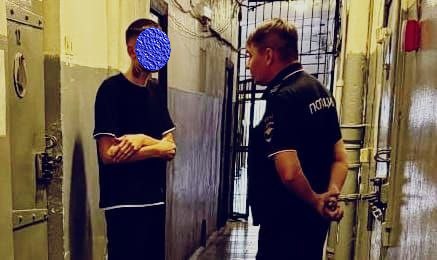 Суд в Екатеринбурге арестовал мужчину, перекрывшего дорогу у Храма-Памятника на Крови  | Перекрывший дорогу у храма в Екатеринбурге мужчина отправлен под арест 