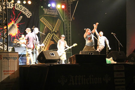 Из-за проливного дождя в Каменске-Уральском приостановили концерт байкеров Из-за проливного дождя в Каменске-Уральском приостановили концерт байкеров