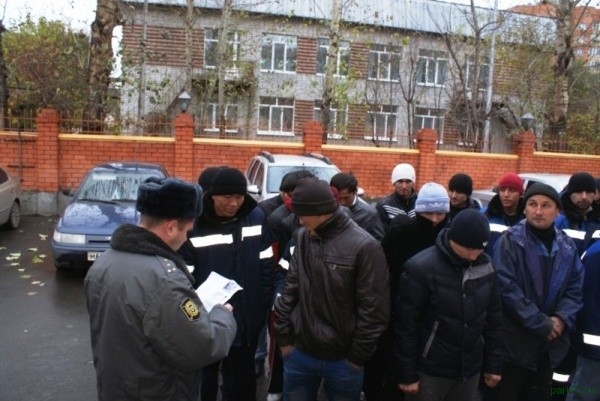 Владимир Путин отказал депортированным мигрантам в российском гражданстве