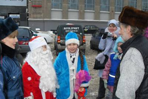 В Екатеринбурге водителей заставили петь, танцевать и рассказывать анекдоты на улицах города