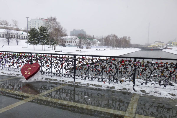 Екатеринбург под весенним снегом