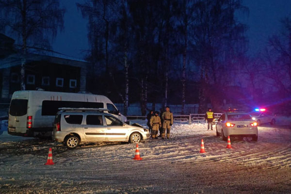 В Свердловской области в ДТП с автобусом пострадали три человека