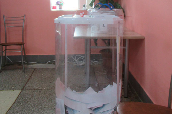 В Екатеринбурге этим утром на 10 участках сломались комплексы обработки избирательных бюллетеней