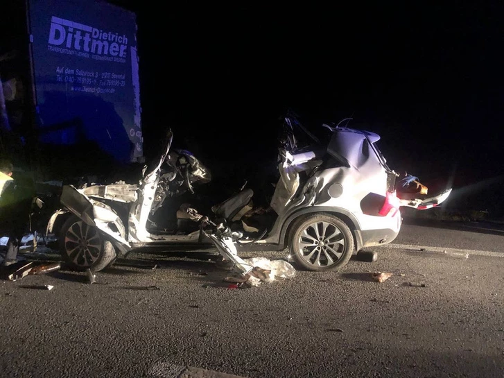 Стало известно, кто погиб в жуткой аварии с фурой на Тюменском тракте