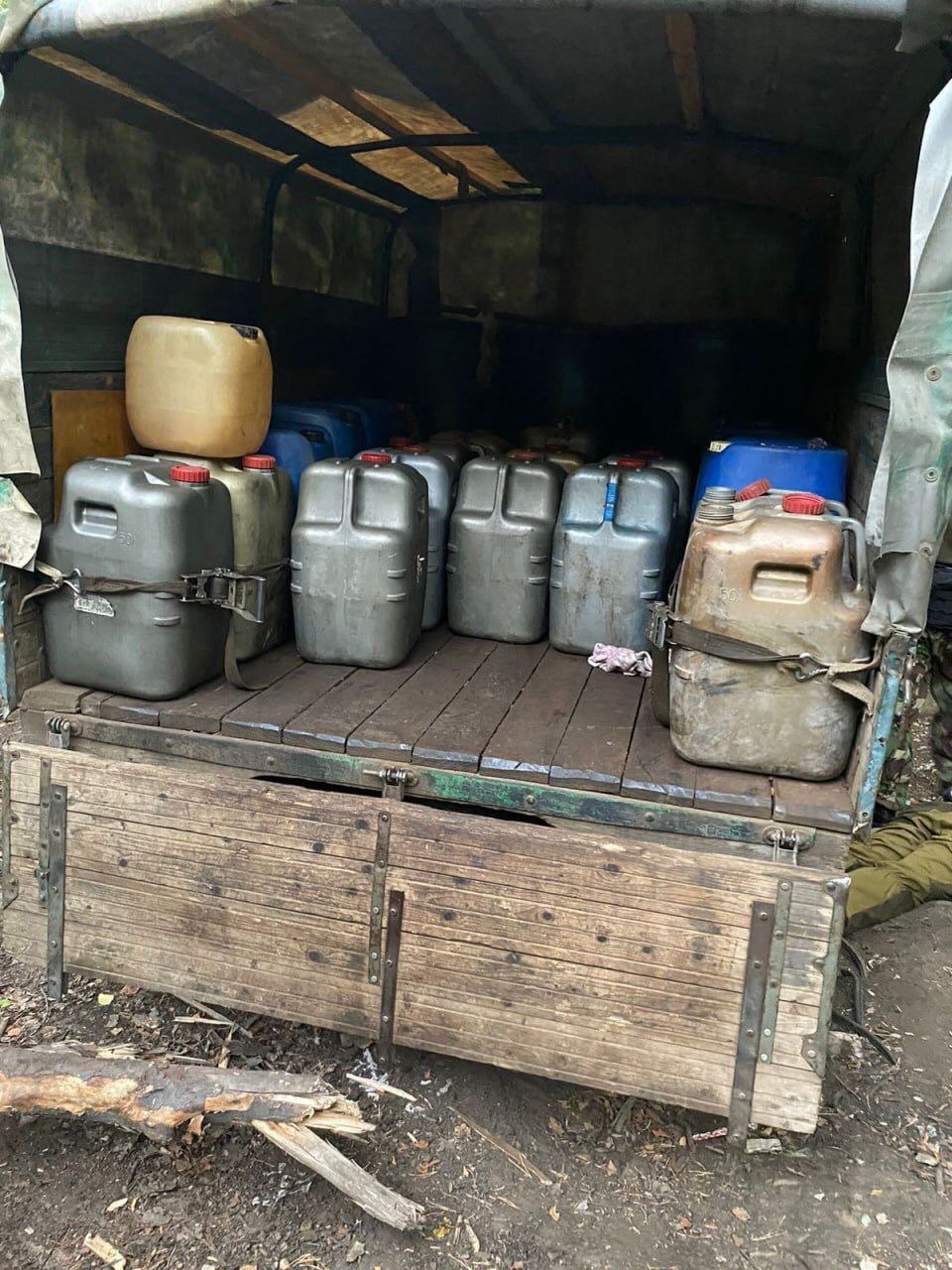 Свердловская полиция направила в суд дело о краже нефтепродуктов с железнодорожных вагонов