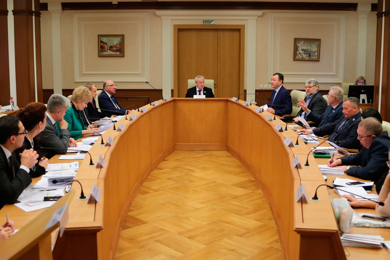 В ЗакСобрании рассмотрен пакет законопроектов в сфере социальной защиты детей и ветеранов