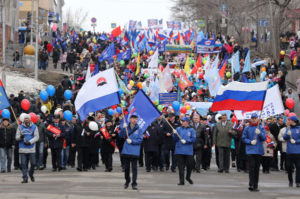 В России начали отмечать праздник Первомай, массовые акции прошли и на Дальнем Востоке