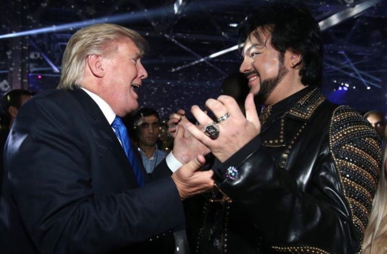 Филипп Киркоров постит из Екатеринбурга свои фото с Трампом Филипп Киркоров постит из Екатеринбурга свои фото с Трампом