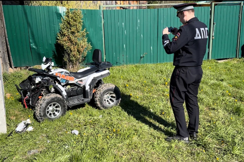 Отец разрешал покататься! В Свердловской области дети на квадроцикле попали в ДТП | На Урале 8-летний мальчик на квадроцикле утроил ДТП