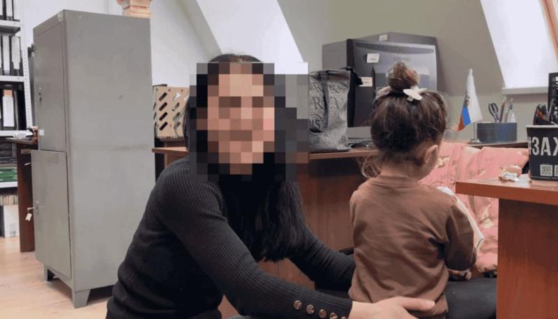 Судебные приставы в Екатеринбурге передали ребёнка матери — отец не исполнял решение суда | В Екатеринбурге приставы вернули двухлетнюю дочку матери Судебные приставы в Екатеринбурге передали ребёнка матери — отец не исполнял решение суда | В Екатеринбурге приставы вернули двухлетнюю дочку матери