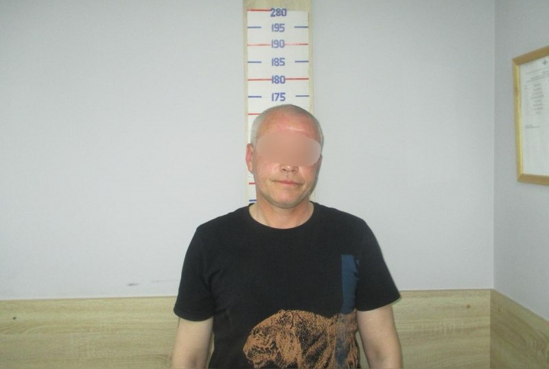 Опоздал на самолёт — жителя Краснотурьинска задержали в аэропорту Сургута за дебош  | Житель Краснотурьинска устроил дебош в аэропорту Сургута 