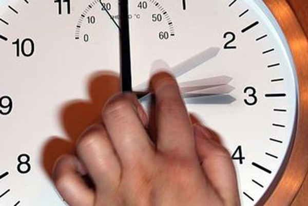 Переход на зимнее время в 2012 году снова отложили Переход на зимнее время в 2012 году снова отложили