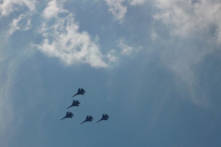 В Екатеринбурга над Кольцово летали военные самолеты В Екатеринбурга над Кольцово летали военные самолеты