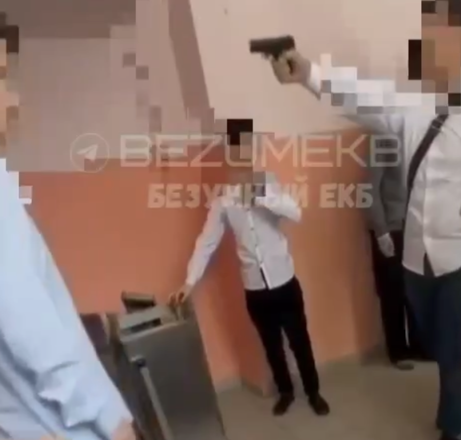 Школьник в Екатеринбурге притащил игрушечный пистолет в школу и размахивал им, началось уголовное расследование