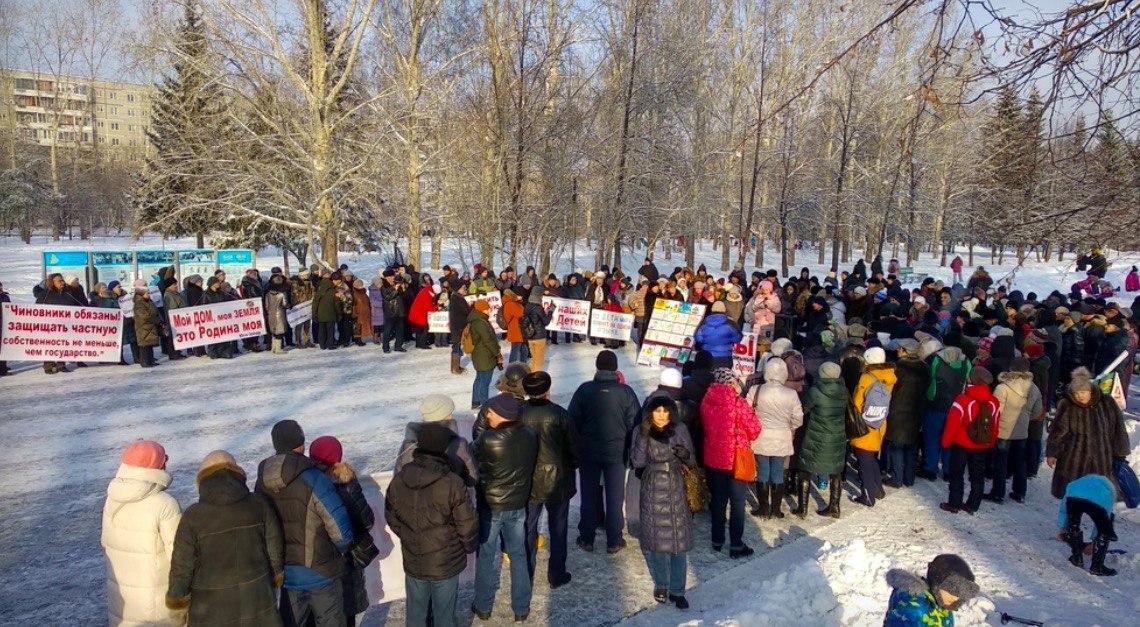 В Екатеринбурге жители вышли на митинг против сноса домов