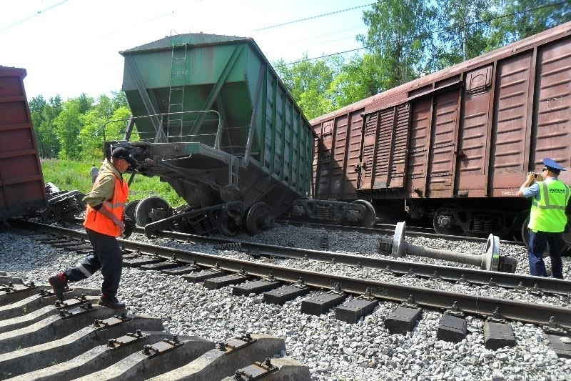 Под Пермью поезд пошел под откос