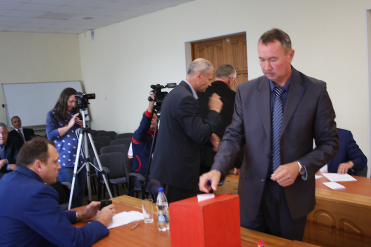 Свердловские депутаты сняли с должности скандального мэра