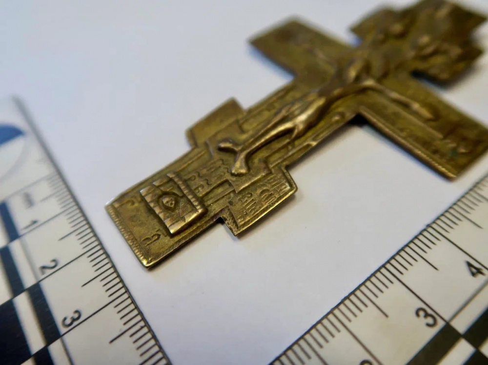 Из Екатеринбурга в Анталью таможня не пропустила ценный крест | Из России в Турцию не выпустили старинный крест