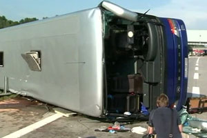 В Рио-де-Жанейро автобус рухнул с эстакады: погибли 7 человек