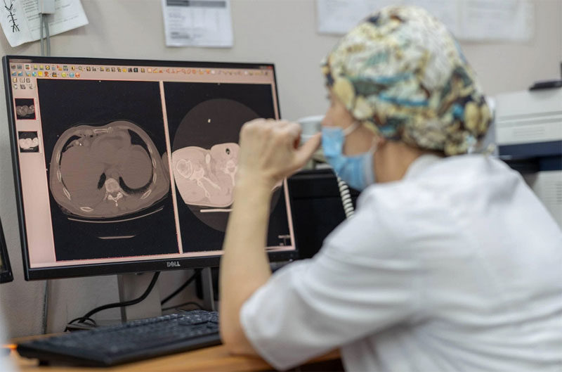 Екатеринбургские хирурги спасли мужчину после двух клинических смертей | В Екатеринбурге мужчине извлекли три пули из сердца после перестрелки Екатеринбургские хирурги спасли мужчину после двух клинических смертей | В Екатеринбурге мужчине извлекли три пули из сердца после перестрелки