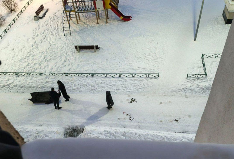 В Екатеринбурге около детской площадки нашли тело мужчины — причины выясняются | В Екатеринбурге обнаружено тело мужчины возле детской площадки В Екатеринбурге около детской площадки нашли тело мужчины — причины выясняются | В Екатеринбурге обнаружено тело мужчины возле детской площадки