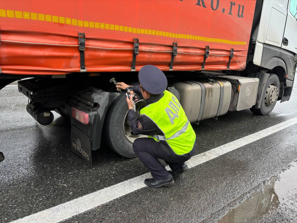 Пять человек пострадали на трассе в Тугулымском районе  | В ДТП на Урале пострадали пять человек 