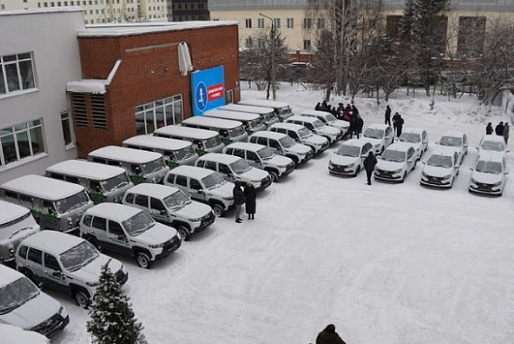 Медицинским учреждениям Свердловской области переданы новые автомобили российского производства