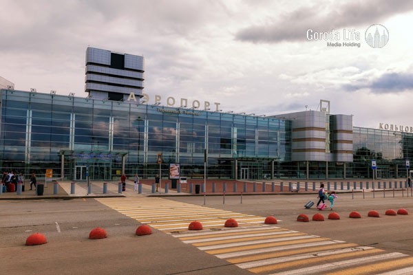 Рейс «Екатеринбург — Москва» задержали из-за сообщения о бомбе  | Самолёт «Победы» застрял в Екатеринбурге из-за лжеминёра 