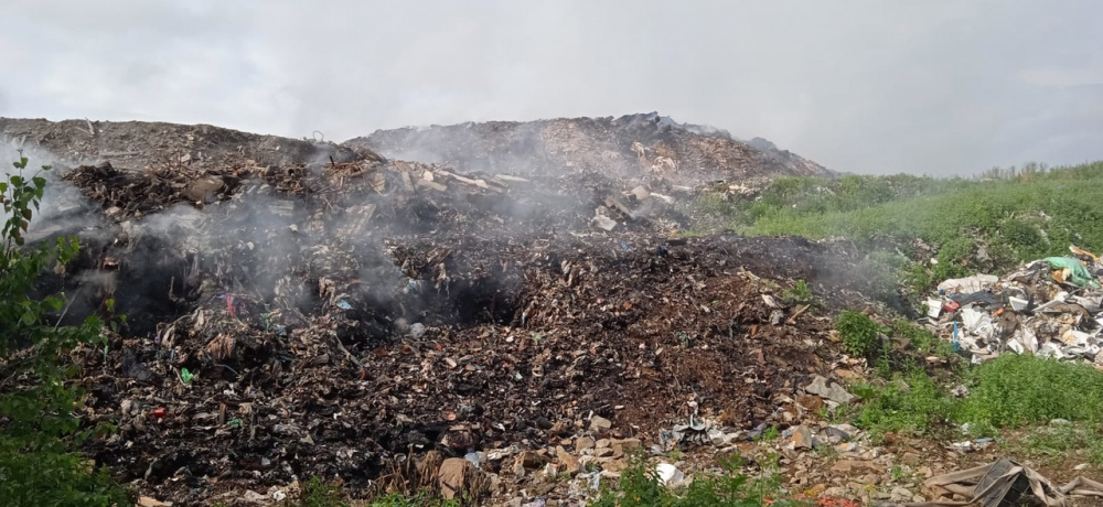 Мусорный полигон загорелся в Новоуральске | В Новоуральске горит мусорный полигон Мусорный полигон загорелся в Новоуральске | В Новоуральске горит мусорный полигон
