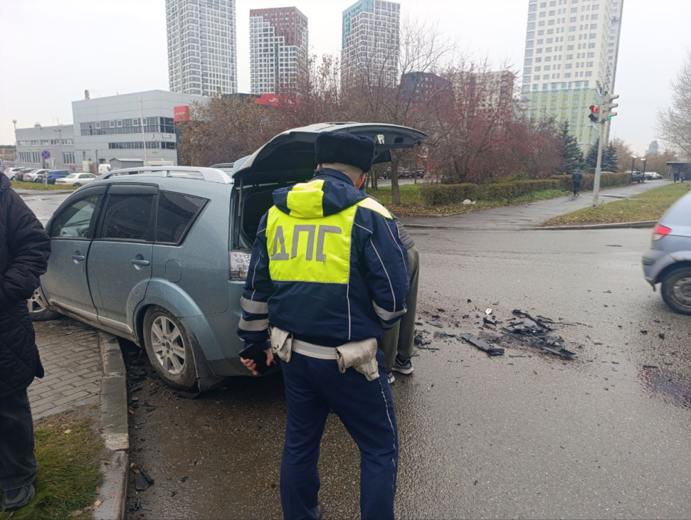 Четыре человека пострадали в ДТП в Екатеринбурге  | В Екатеринбурге четыре человека пострадали в ДТП 