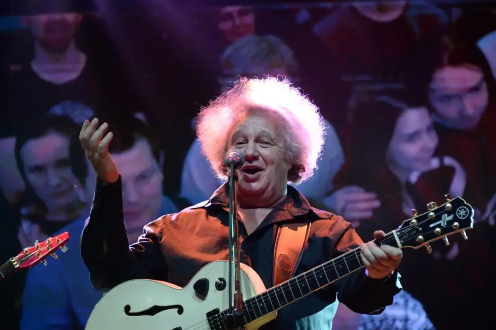 «Солнце взойдёт»: Екатеринбург прощается с основателем Ural Music Night Евгением Горенбургом | В Екатеринбурге простились с основателем Ural Music Night Евгением Горенбургом