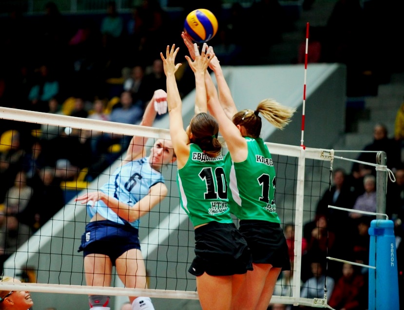 Захватывающий поединок: "Уралочка" в упорной борьбе сломила сопротивление "Сахалина" со счётом 3:1