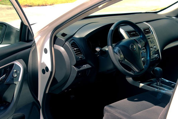 Екатеринбуржец отсудил у автосалона более 1,6 млн рублей за авто с сюрпризом