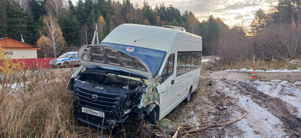 Пострадали восемь женщин и водитель — автобус съехал в кювет в Тюменской области | В Тюменской области автобус съехал в кювет, пострадали девять человек Пострадали восемь женщин и водитель — автобус съехал в кювет в Тюменской области | В Тюменской области автобус съехал в кювет, пострадали девять человек