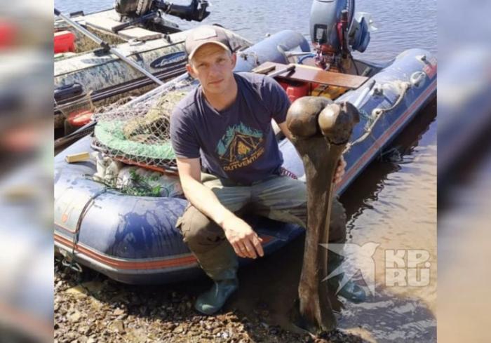 «Принял за камень!»: Рыбак вытащил на Урале кость мамонта  | На Урале рыболов вытащил из реки фрагмент скелета мамонта 