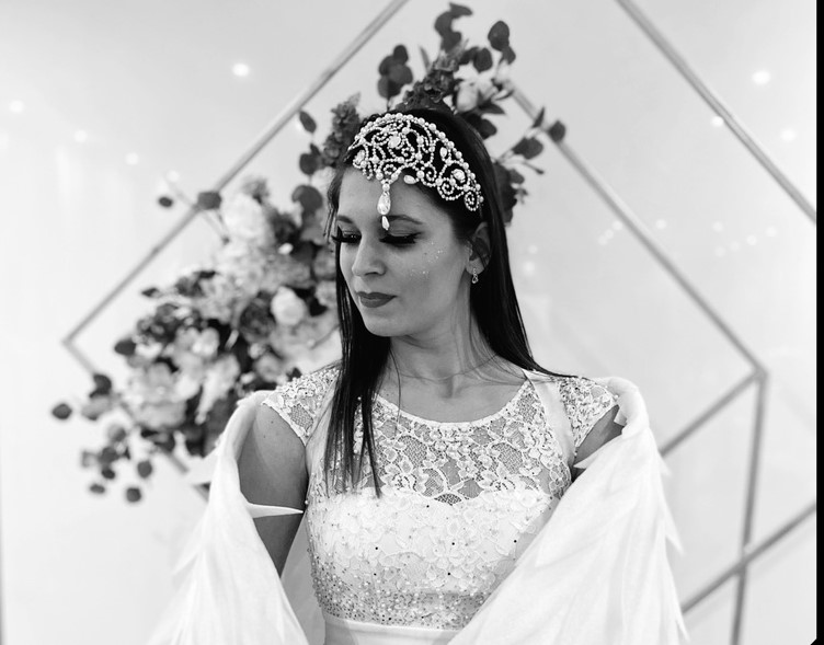 Участница уральского шоу-балета погибла в ДТП под Пермью  | На пермской трассе разбилась участница уральского шоу-балета 