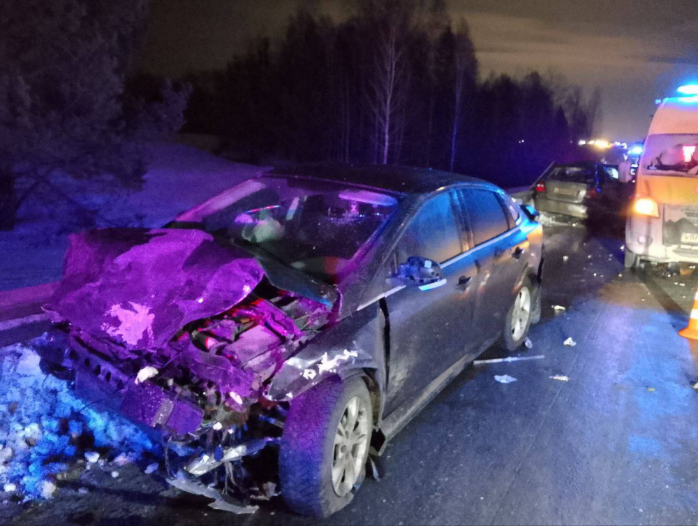 Дорожная авария под Тюменью — погибли двое взрослых и ребёнок  | В Тюменской области ребёнок и двое взрослых погибли в ДТП 