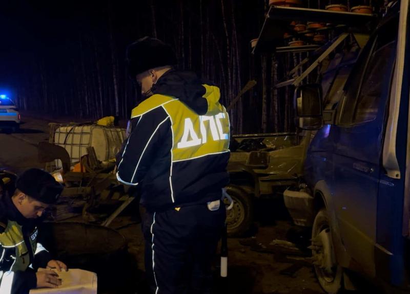 ДТП на Среднем Урале: водитель «Газели» наехал на троих дорожных рабочих | Трое дорожных рабочих пострадали от наезда «Газели» в Свердловской области ДТП на Среднем Урале: водитель «Газели» наехал на троих дорожных рабочих | Трое дорожных рабочих пострадали от наезда «Газели» в Свердловской области