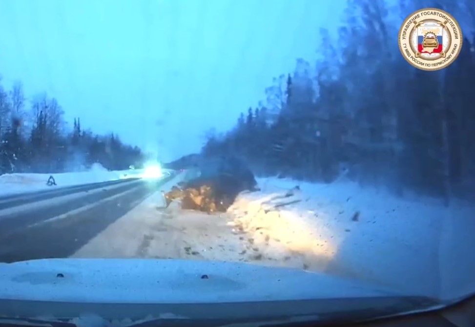 В Прикамье легковушка врезалась в грузовик, есть погибший | В Пермском крае человек погиб в массовом ДТП В Прикамье легковушка врезалась в грузовик, есть погибший | В Пермском крае человек погиб в массовом ДТП
