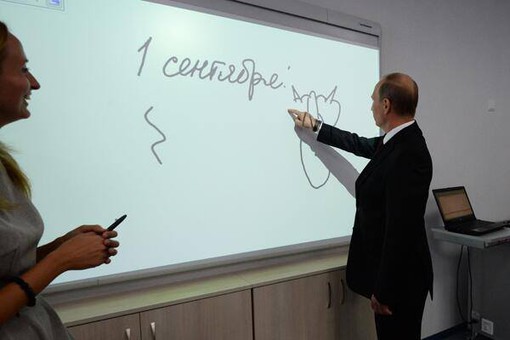 Путин нарисовал кошку курганским школьникам