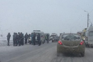 В Челябинске маршрутка с пассажирами упала с моста и ушла под воду