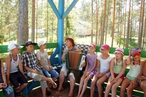 Больше трехсот тысяч свердловских детей отдохнут в этом году в детских лагерях