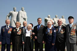 Челябинская бабушка-фронтовичка отправила Медведеву все свои боевые награды: «Не нужны они мне, раз я не нужна государству»