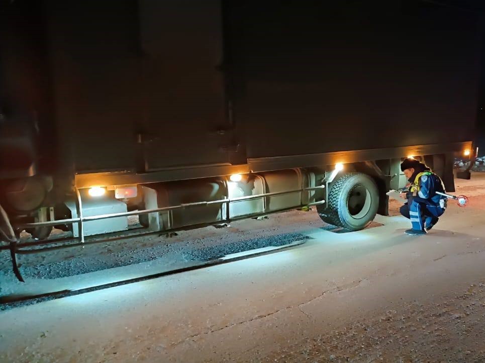 На трассе Екатеринбург — Тюмень автомобиль задавил пешехода  | В Свердловской области автомобиль насмерть сбил человека 