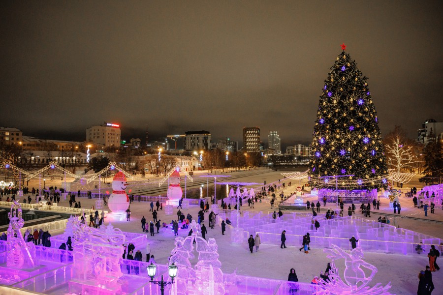 В Екатеринбурге открылся ледовый городок в Историческом сквере | В Екатеринбурге официально открыли ледовый городок 