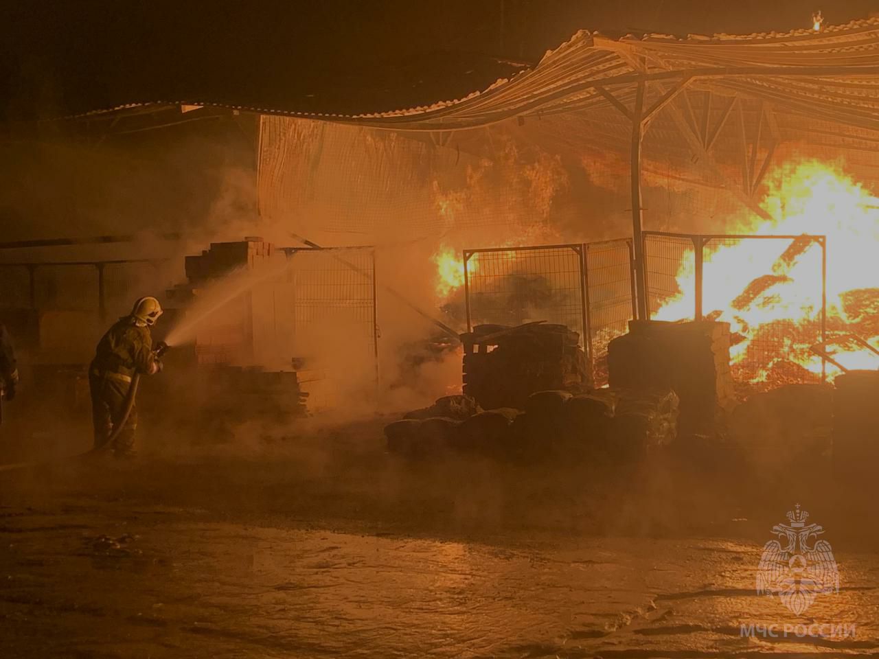 Роспотребнадзор изучил состояние воздуха после крупного пожара в Екатеринбурге