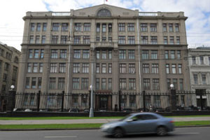 У администрации президента задержали оппозиционеров с подарками Путину