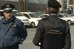 В Челябинской области приставы забрали у должника входную дверь