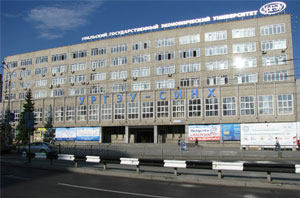 Скандал в УрГЭУ: второй корпус закрыт из-за пожарных нарушений, а блогеры возмущены покупкой «Лексуса» для ректора