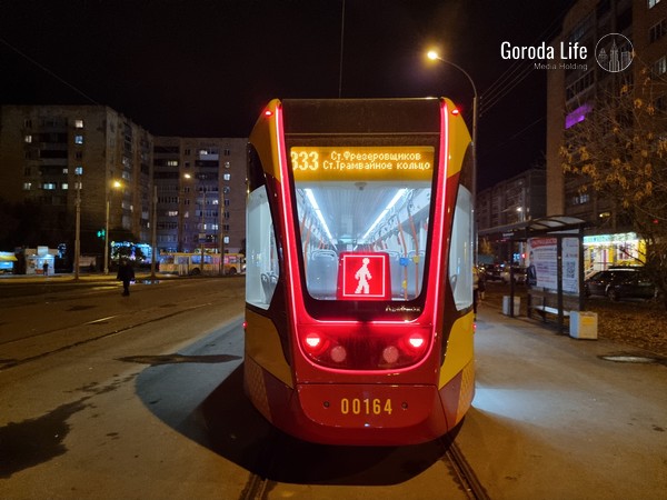 Трамвай сбил пешеходов, переходивших дорогу на зелёный свет | В Челябинске трамвай наехал на пешеходов Трамвай сбил пешеходов, переходивших дорогу на зелёный свет | В Челябинске трамвай наехал на пешеходов